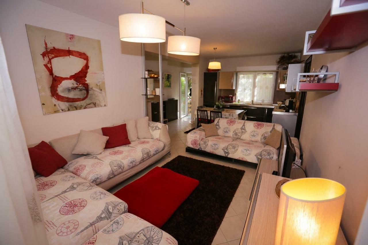 Pine-Tree Apt W/ Private Garden 50 M From The Sea 格勒姆 外观 照片