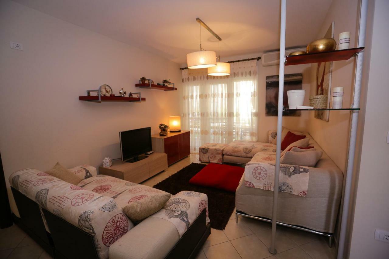 Pine-Tree Apt W/ Private Garden 50 M From The Sea 格勒姆 外观 照片