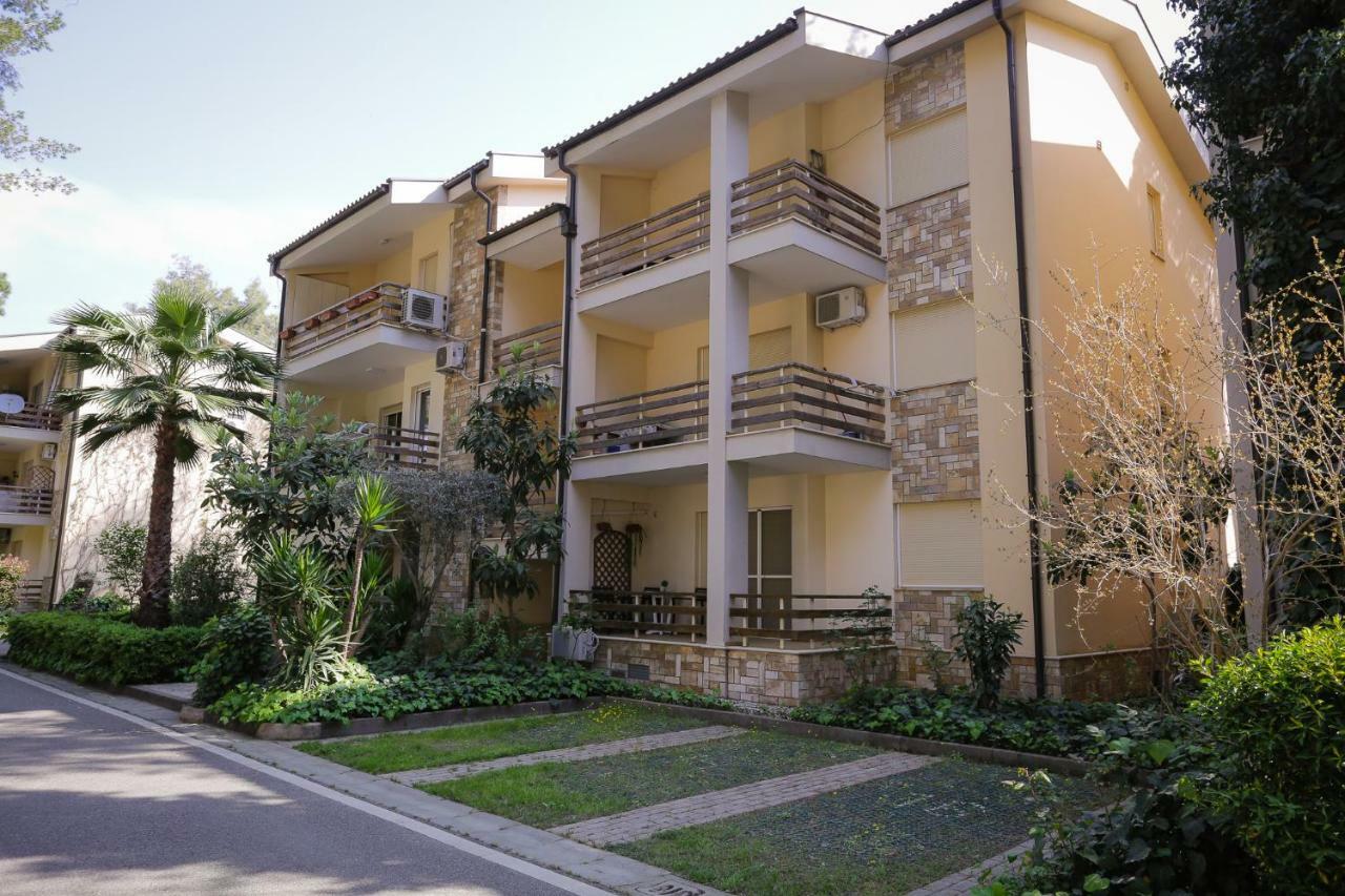 Pine-Tree Apt W/ Private Garden 50 M From The Sea 格勒姆 外观 照片