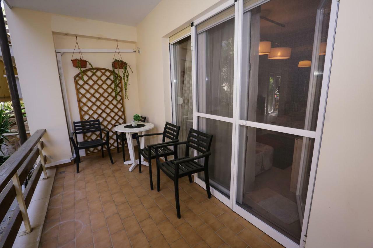 Pine-Tree Apt W/ Private Garden 50 M From The Sea 格勒姆 外观 照片