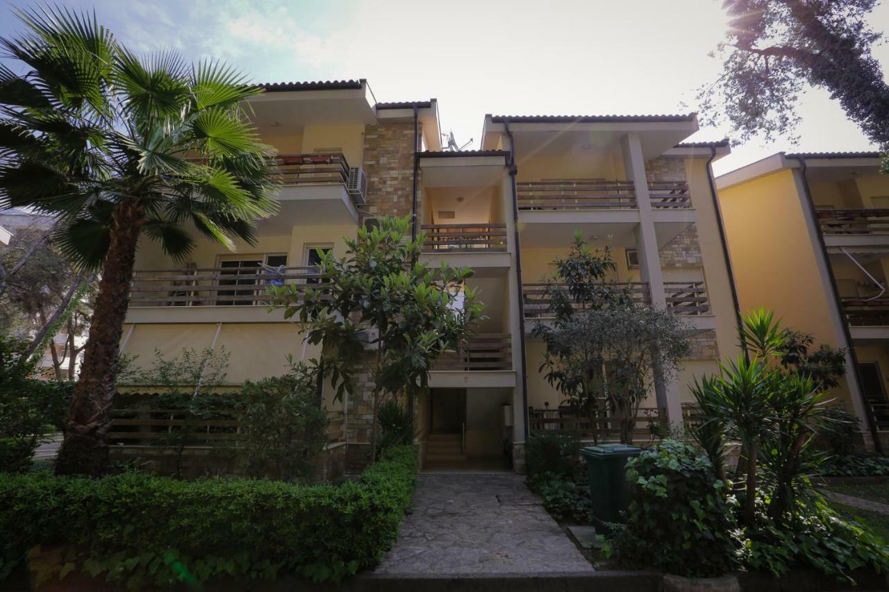 Pine-Tree Apt W/ Private Garden 50 M From The Sea 格勒姆 外观 照片